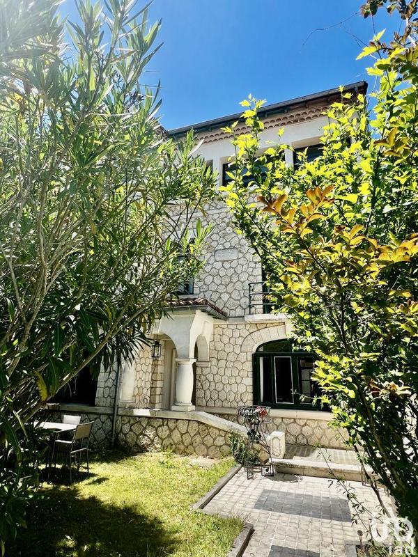 Maison - 333 m² - 12 pièces