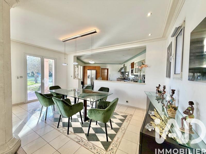 Maison - 300 m² - 5 pièces