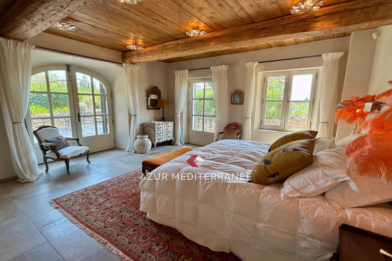 Mas - 350 m² - 7 pièces