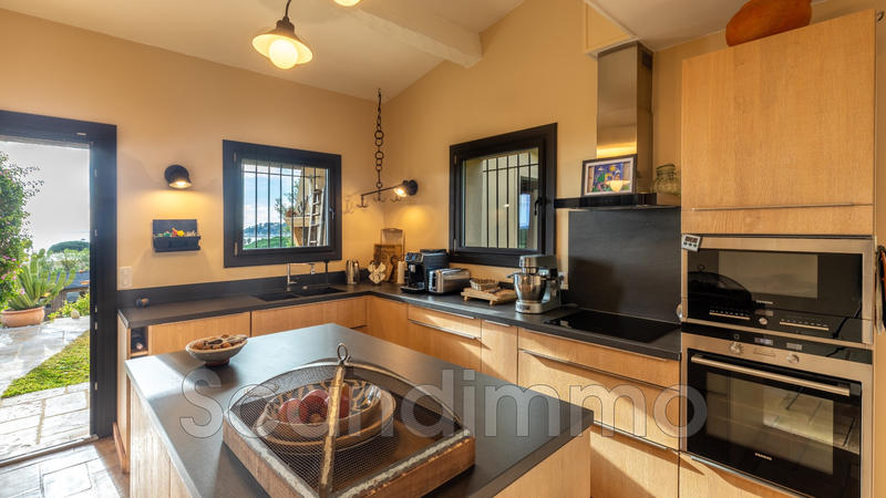 Maison - 180 m² - 5 pièces