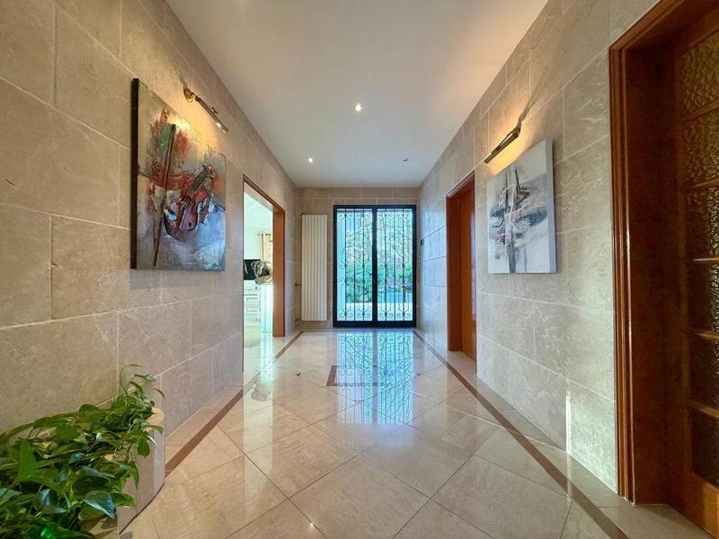 Maison - 210 m² - 6 pièces