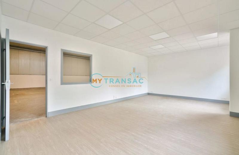 Local d'activités - 377 m²