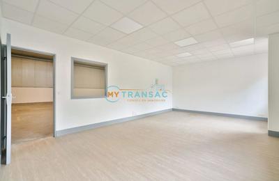 Local d'activités - 377 m²