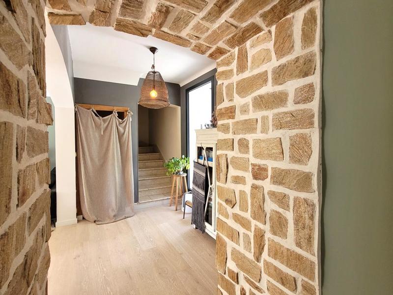 Maison - 250 m² - 11 pièces