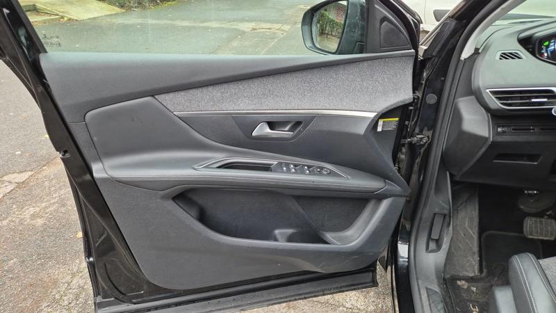 Peugeot 3008 1.2 puretech 130 Eat6 Allure