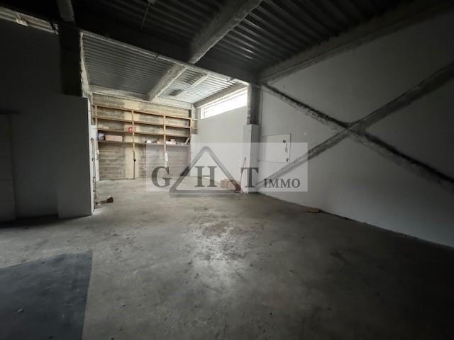Entrepôt - 390 m²
