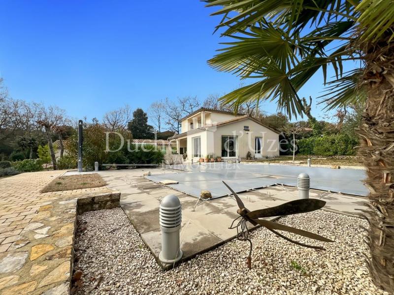 Villa - 180 m² - 8 pièces