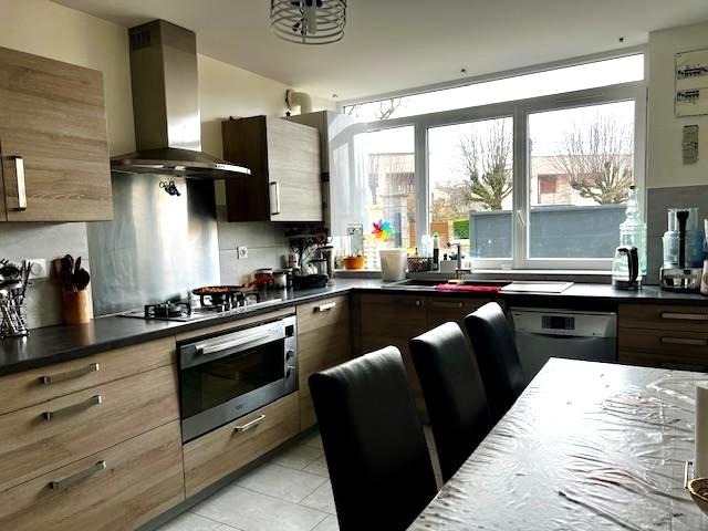 Maison - 94 m² - 5 pièces