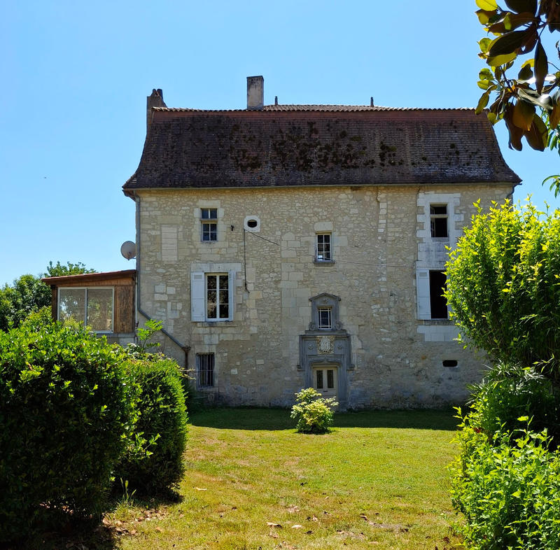 Maison - 360 m² - 12 pièces