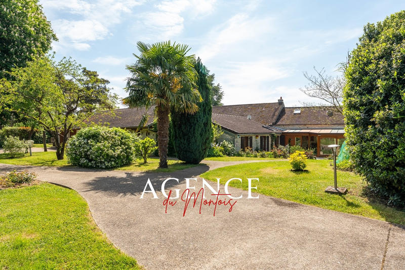 Maison - 203 m² - 7 pièces