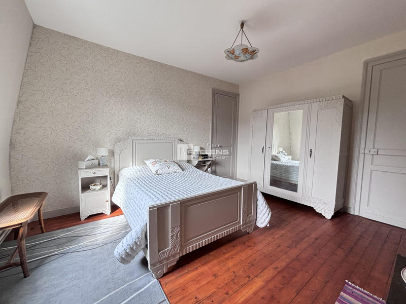 Maison - 253 m² - 8 pièces