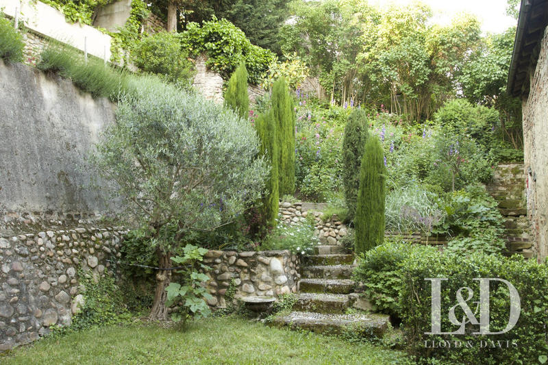 Maison - 439 m² - 10 pièces