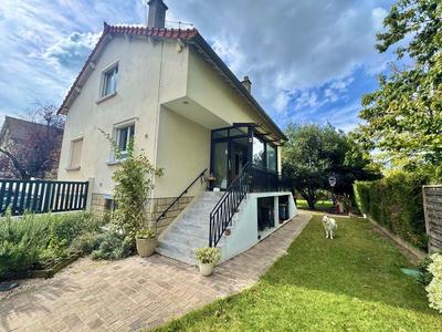 Maison traditionnelle - 137 m² - 6 pièces