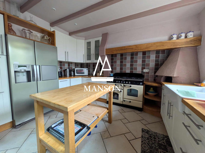 Maison traditionnelle - 386 m² - 10 pièces