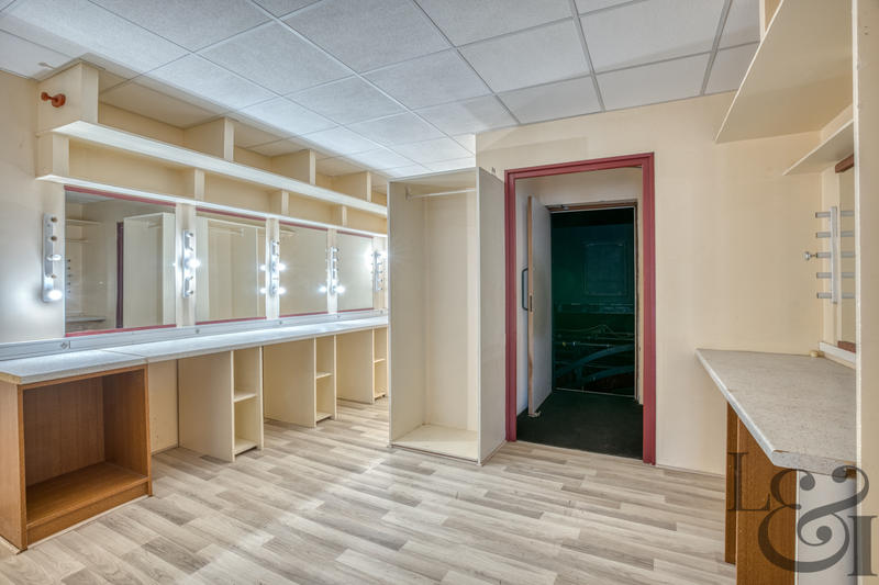 Maison - 597 m² - 12 pièces