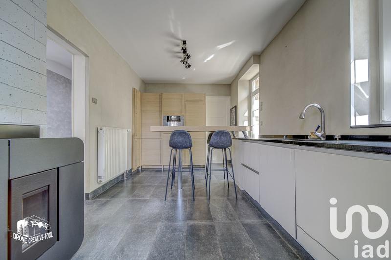 Maison - 242 m² - 7 pièces