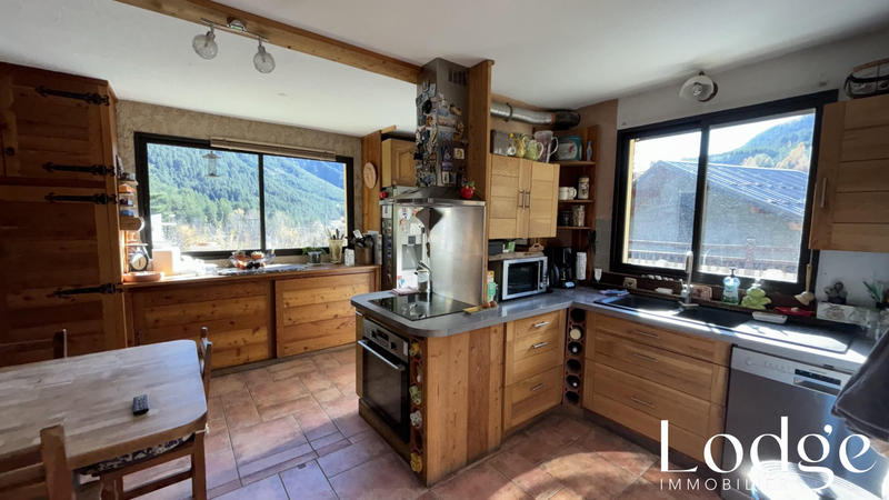 Maison - 320 m² - 8 pièces