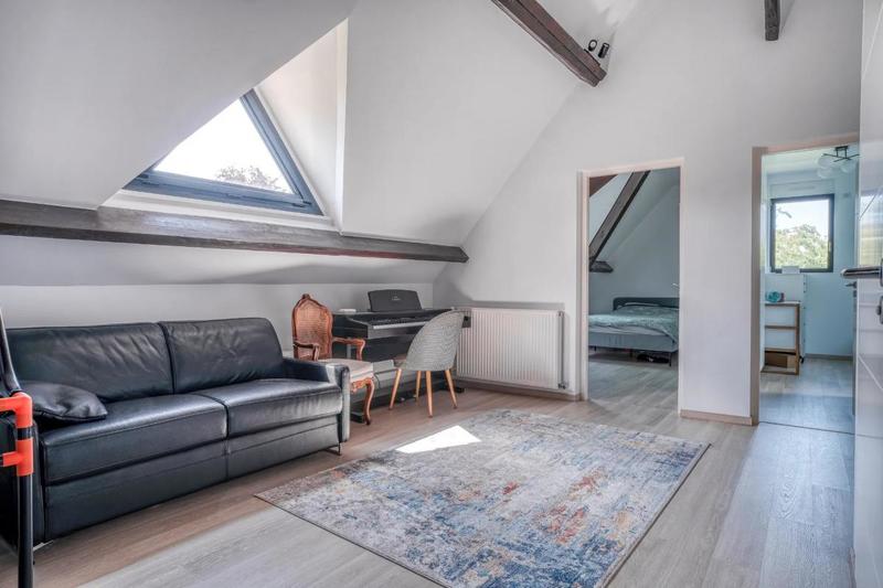 Maison - 210 m² - 8 pièces