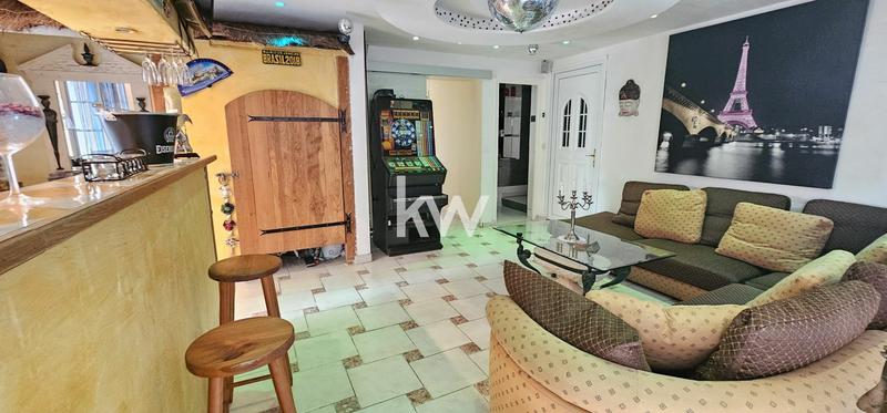 Propriété - 265 m² - 8 pièces