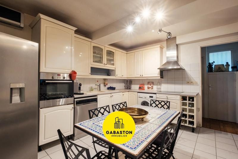 Maison - 255 m² - 6 pièces