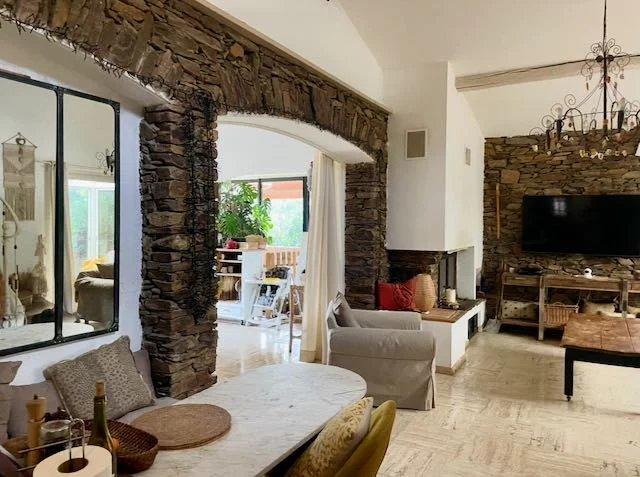 Maison - 240 m² - 7 pièces