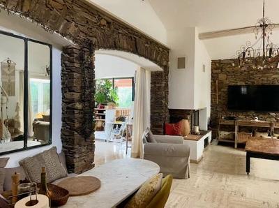 Maison - 240 m² - 7 pièces