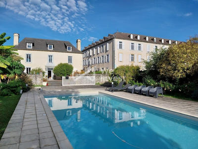 Maison - 270 m² - 7 pièces