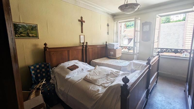 Maison - 275 m² - 9 pièces