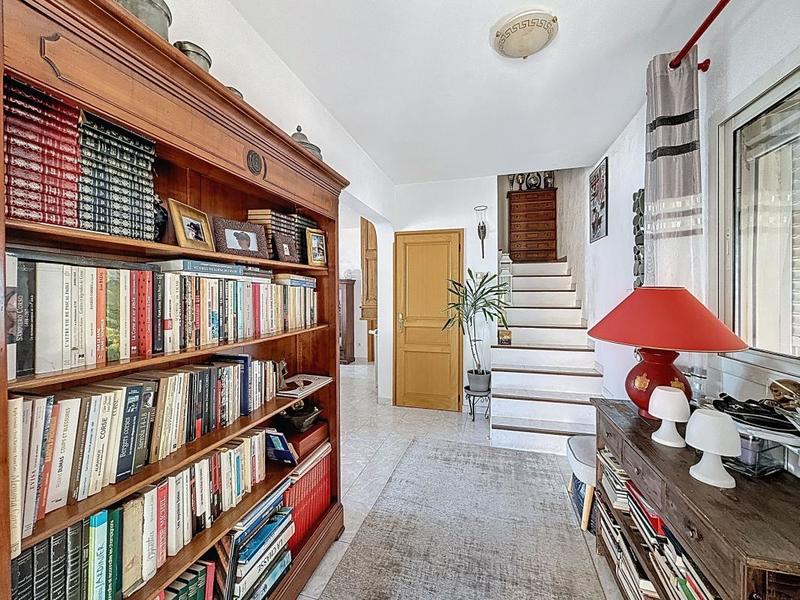 Villa - 300 m² - 5 pièces