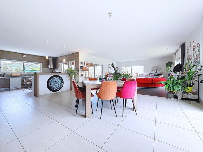 Maison - 228 m² - 6 pièces