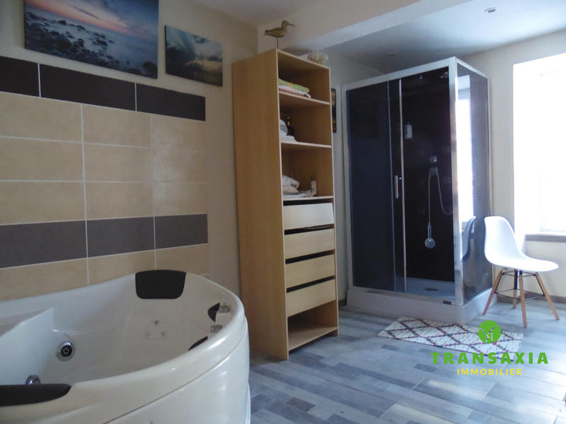 Maison traditionnelle - 306 m² - 16 pièces