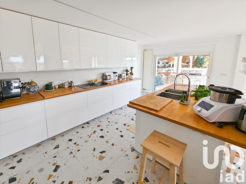 Maison - 299 m² - 9 pièces