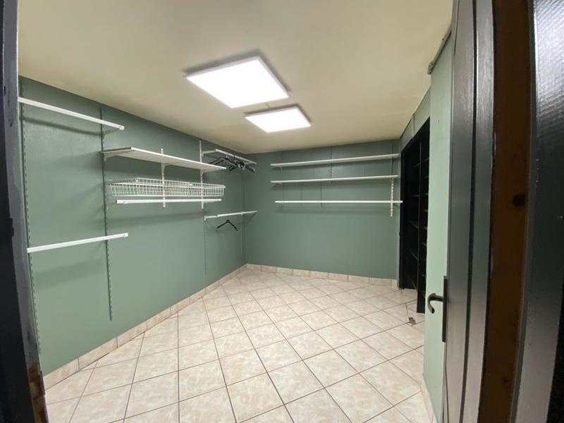 Appartement - 219 m² - 8 pièces