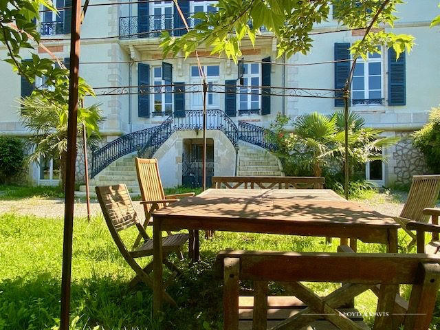 Château - 520 m² - 15 pièces