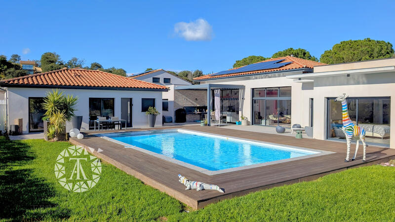 Maison - 260 m² - 7 pièces