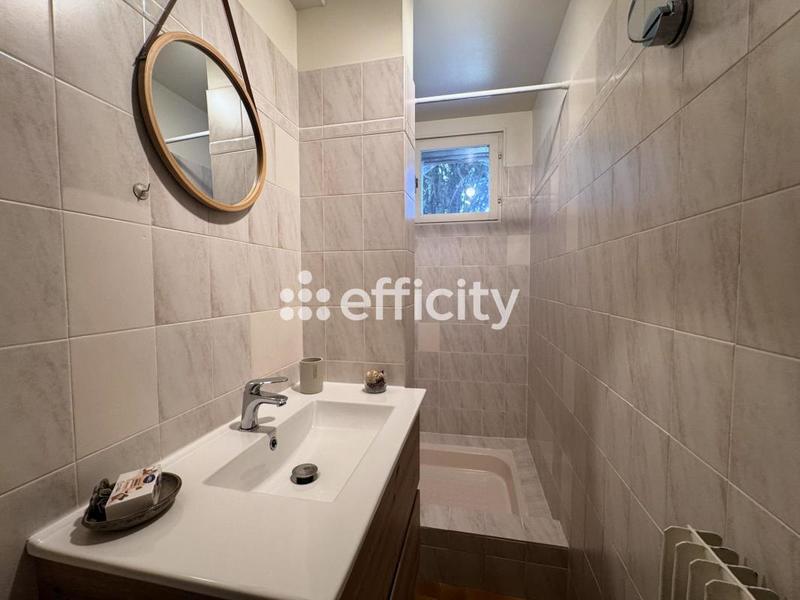 Maison - 215 m² - 8 pièces