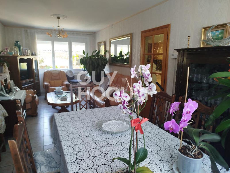 Maison - 90 m² - 5 pièces