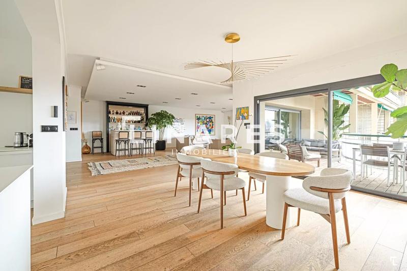 Appartement - 206 m² - 6 pièces