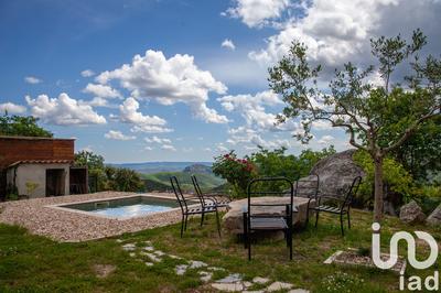 Maison - 240 m² - 8 pièces