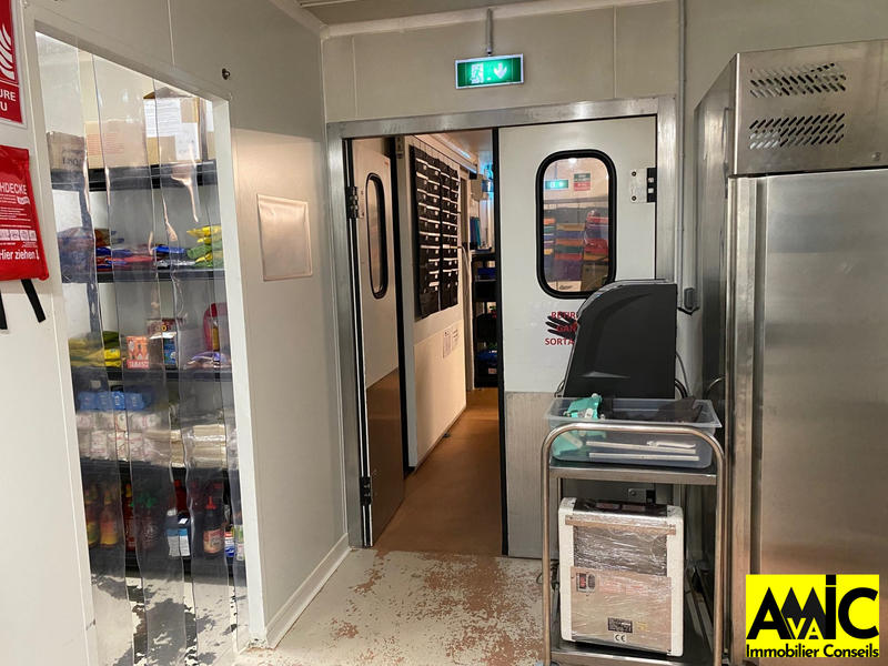 Local d'activités - 158 m²