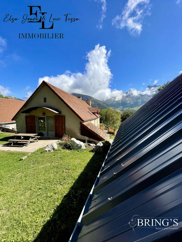 Maison - 266 m² - 9 pièces