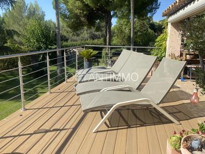 Maison - 330 m² - 8 pièces