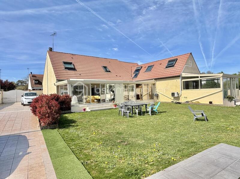 Maison - 245 m² - 10 pièces