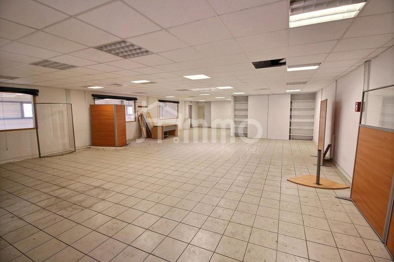 Local commercial - 891 m²