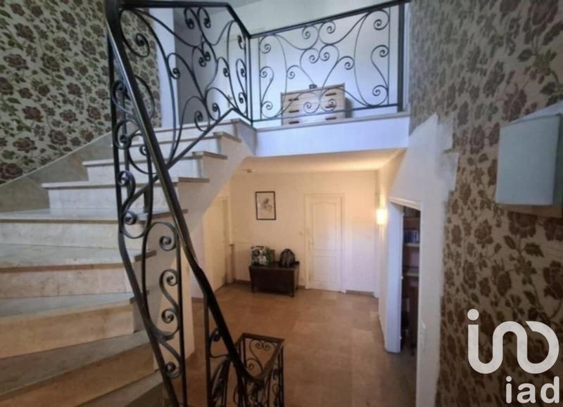 Maison - 230 m² - 8 pièces