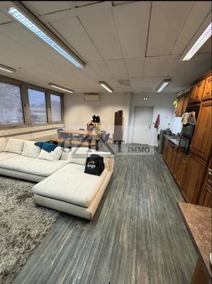 Entrepôt - 3 493 m²