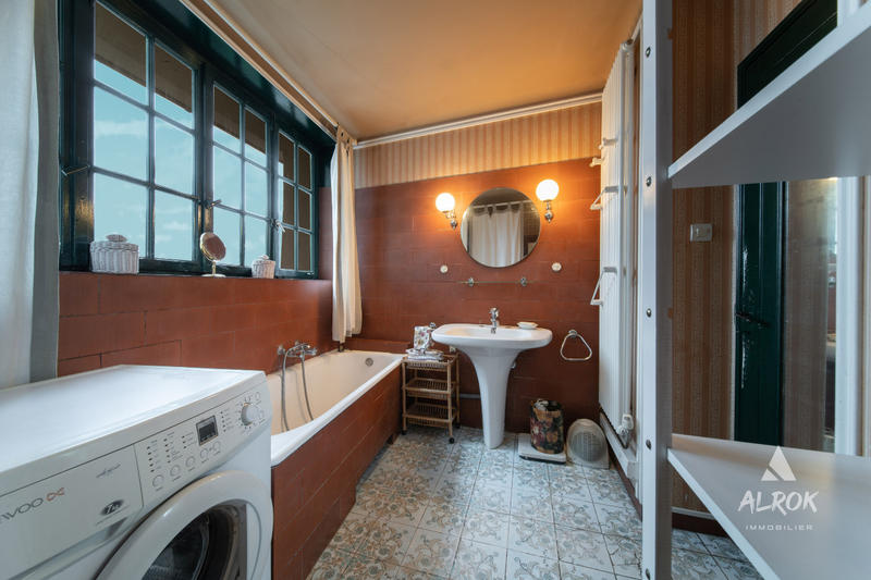 Maison - 583 m² - 16 pièces