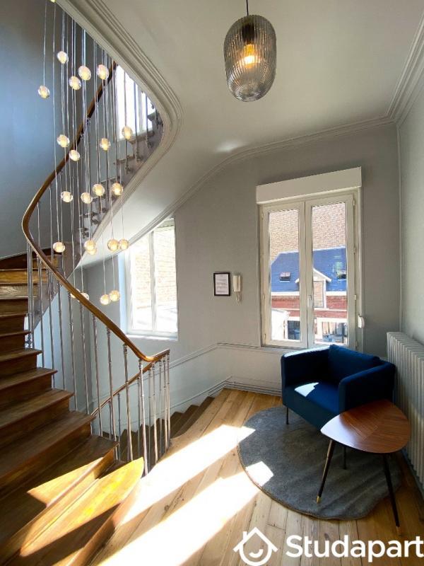 Chambre - 300 m² - 1 pièce