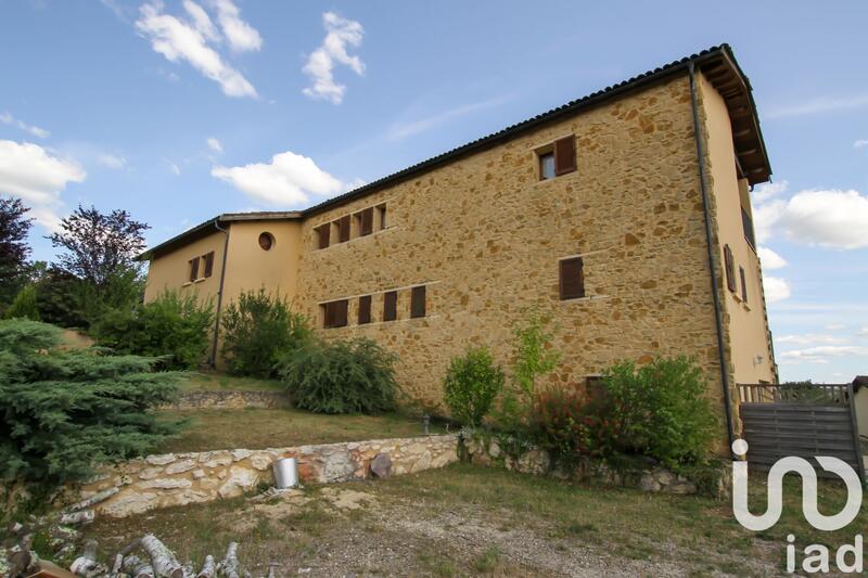 Maison - 440 m² - 13 pièces