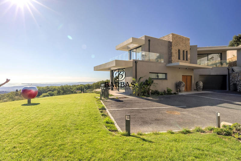 Maison - 445 m² - 8 pièces